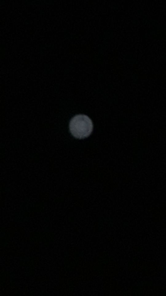 Foto's gemaakt v. 'ronde stilstaande ster', boven Dr888, op 20/03/20, om 21 uur foto