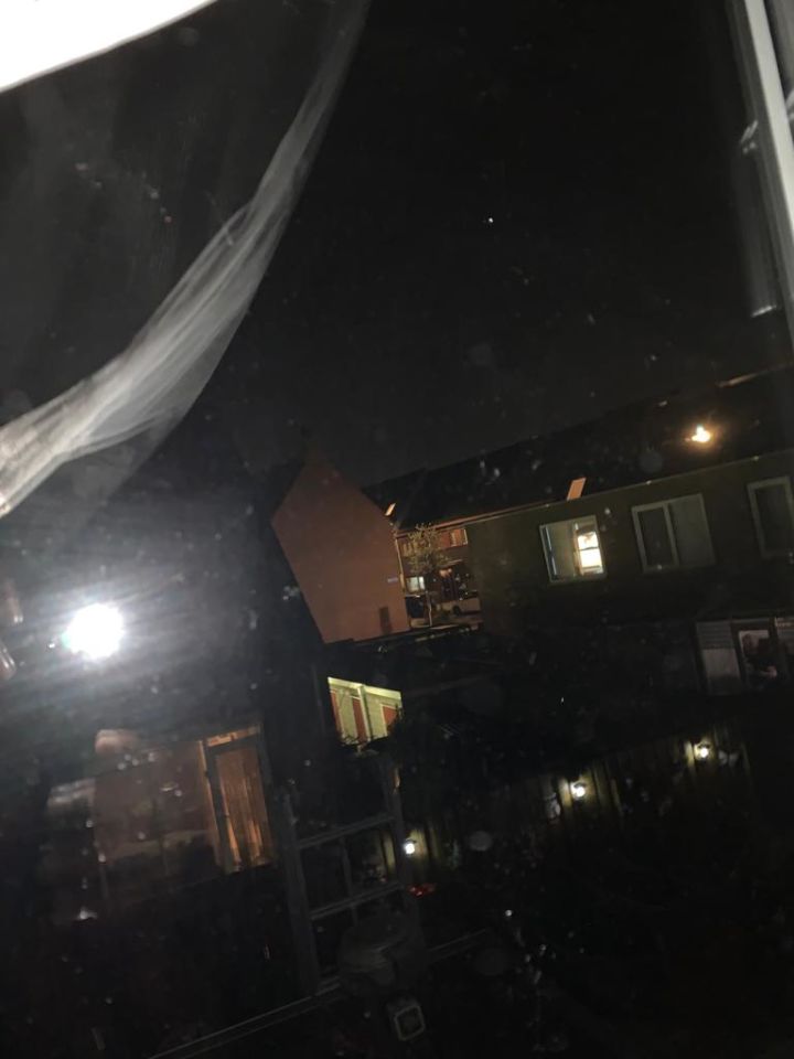 UFO nu boven de Maas in Rotterdam richting Maastunnel foto