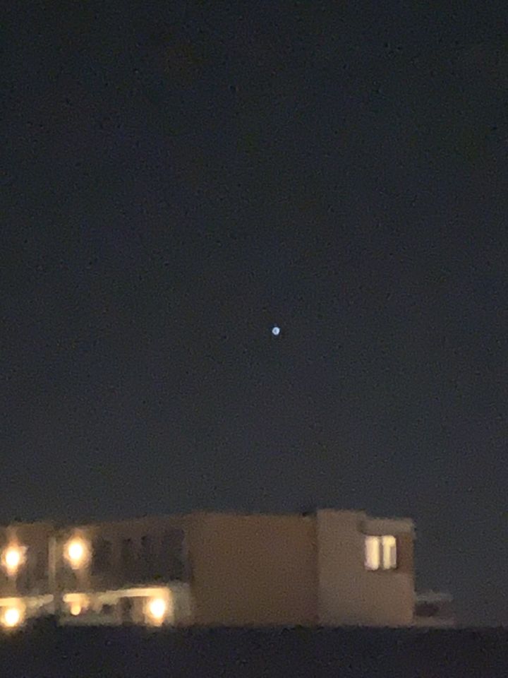 Stilstaand ster achtige licht met duidelijk knipperende rode licht foto
