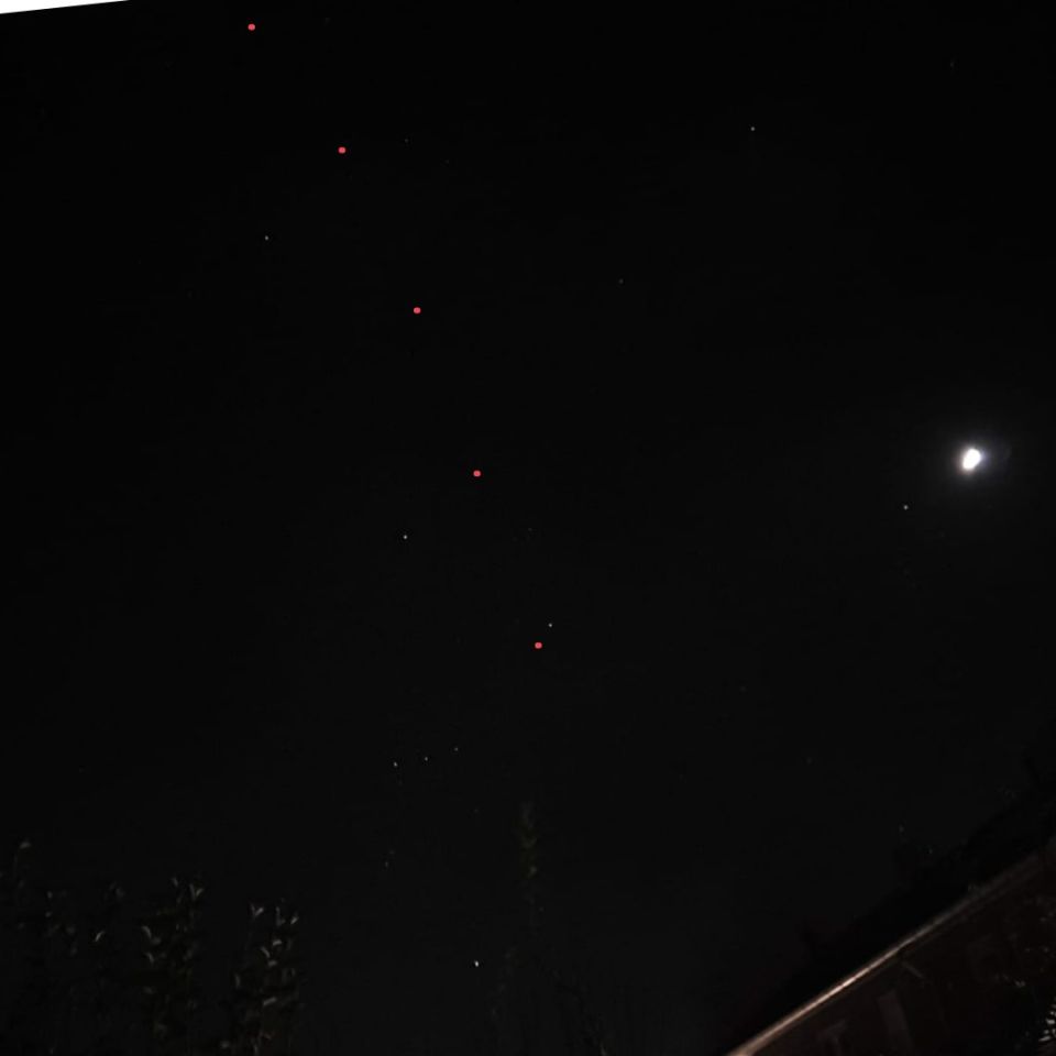Meerdere lichtpunten continu achter elkaar in een lijn foto
