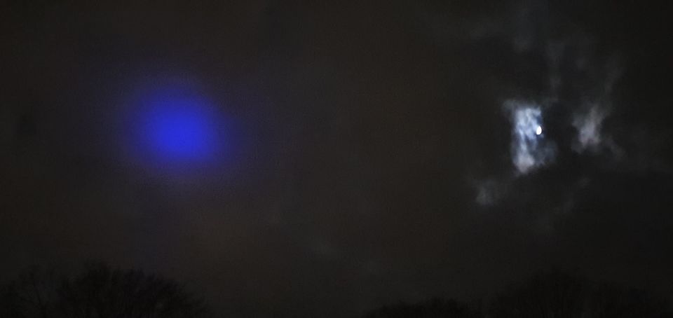 Blauw kleur die langzaam vanuit Zutphen richting Deventer ging foto