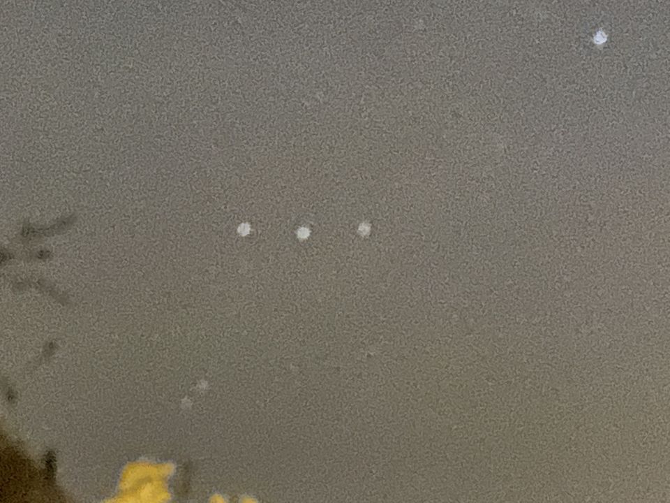 3 flikkerende bewegende objecten op een rij foto