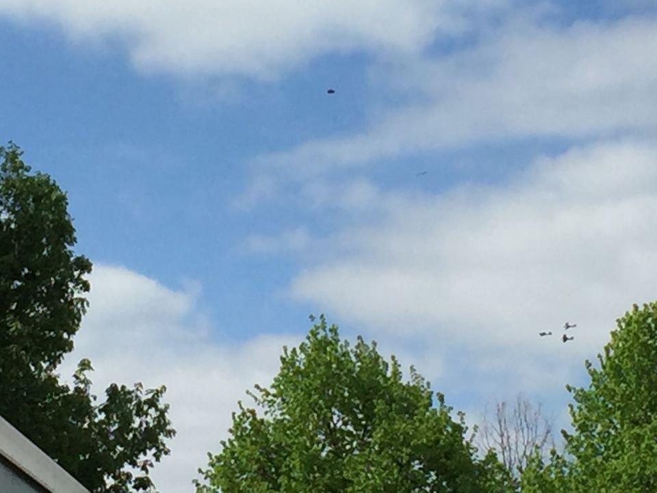Onverwachts foto van UFO gemaakt. het ging om de 3 oude vliegtuigen. foto