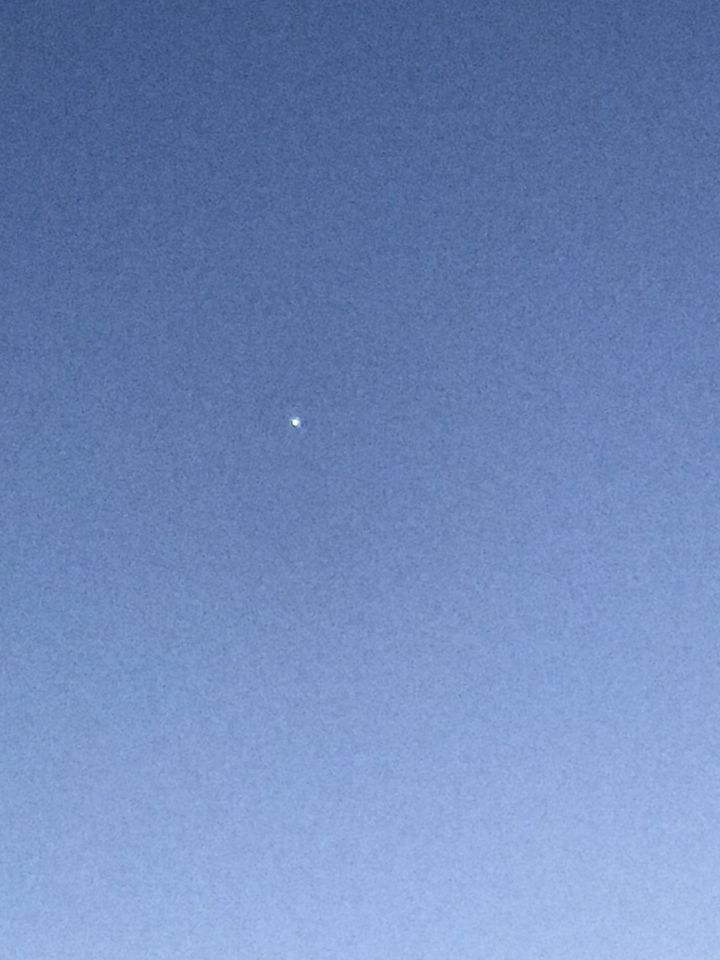Ik zag ineens een lichtbal in de lucht. Vreemd. Het is zeker geen ster. foto