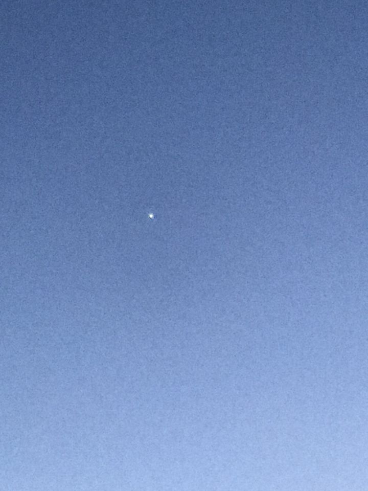 Ik zag ineens een lichtbal in de lucht. Vreemd. Het is zeker geen ster. foto