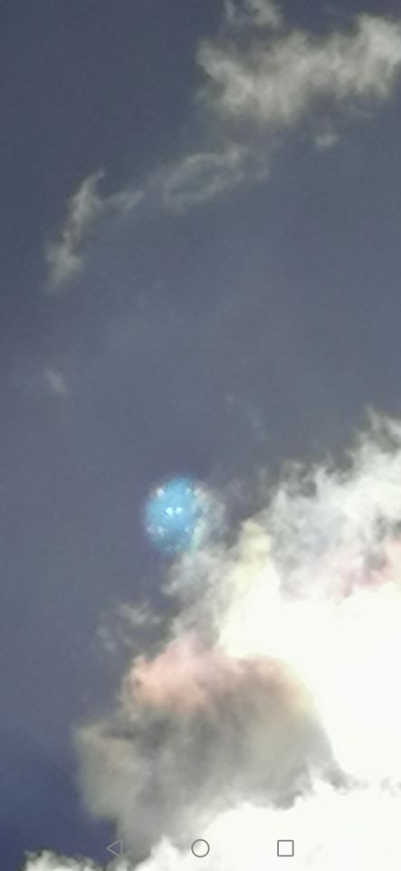 Blauwe bol met lichten of stippen foto