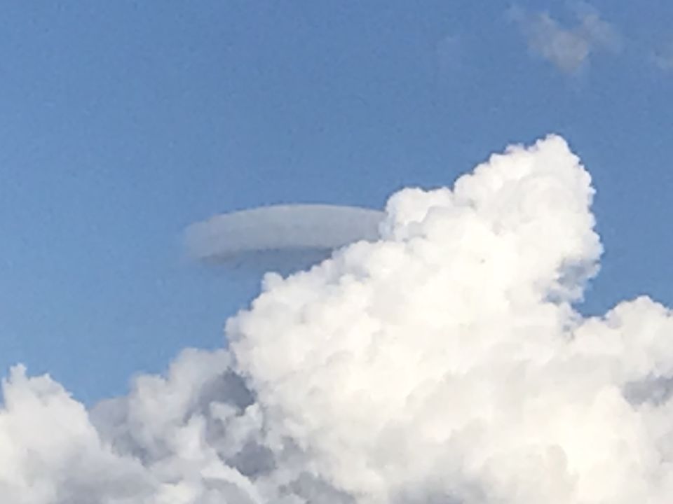 Iets wat op een UFO lijkt foto