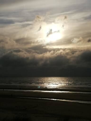 Object verscholen in de wolken foto