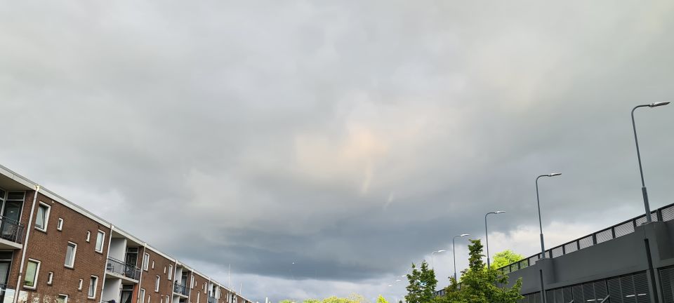 Formation of a cloud with 2 or more lighter lines and casting of laser lines foto