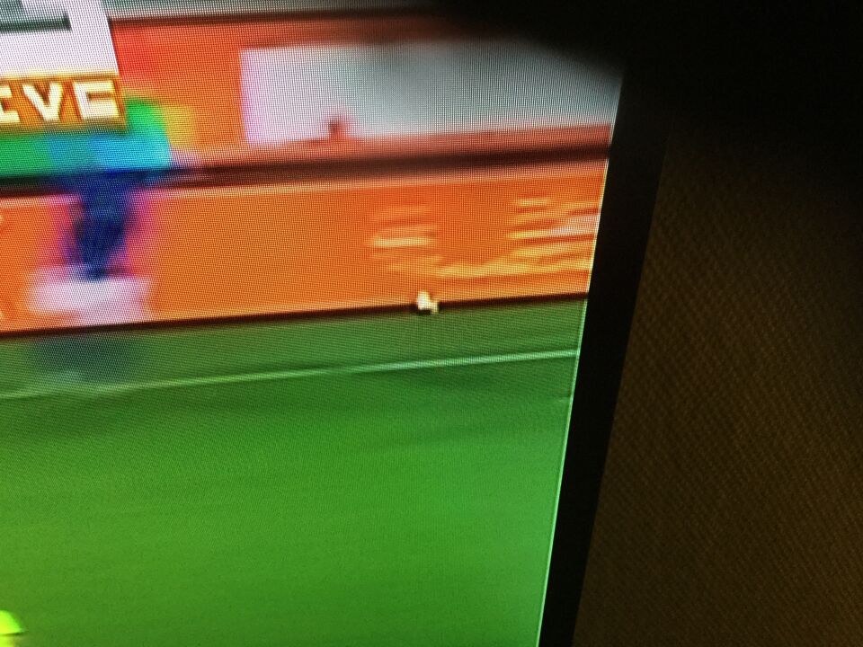 Wit bolletje bij het Nederlands elftal tegen Italie. foto