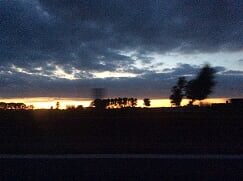 Wat is dit? fotos zijn genomen door mijn dochter langs de snelweg, UFO? foto