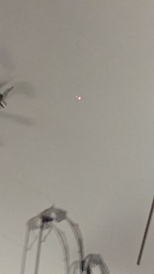2 rode lichtbollen die langzaam bewogen foto
