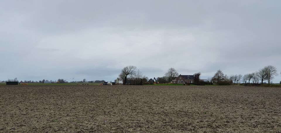 Zilverkleurig tweevormen in de lucht, plotseling verscheen en zo weer weg! foto