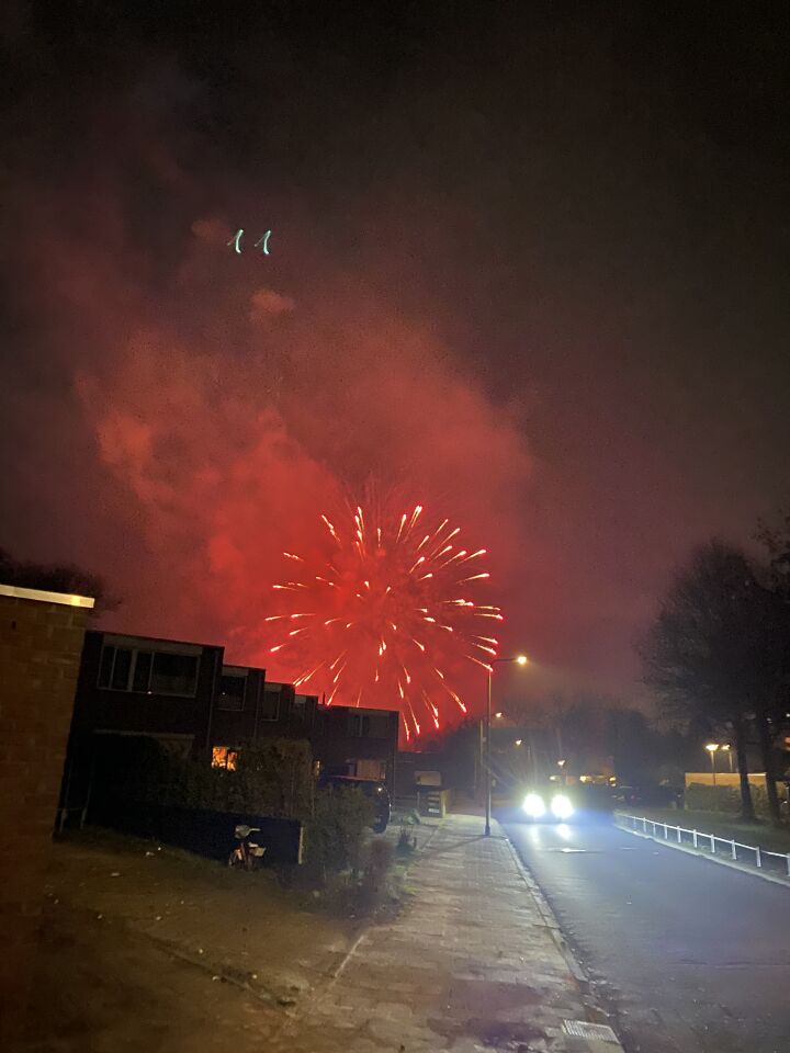 2 identieke groene verschijnselen in een boemerang vorm. foto