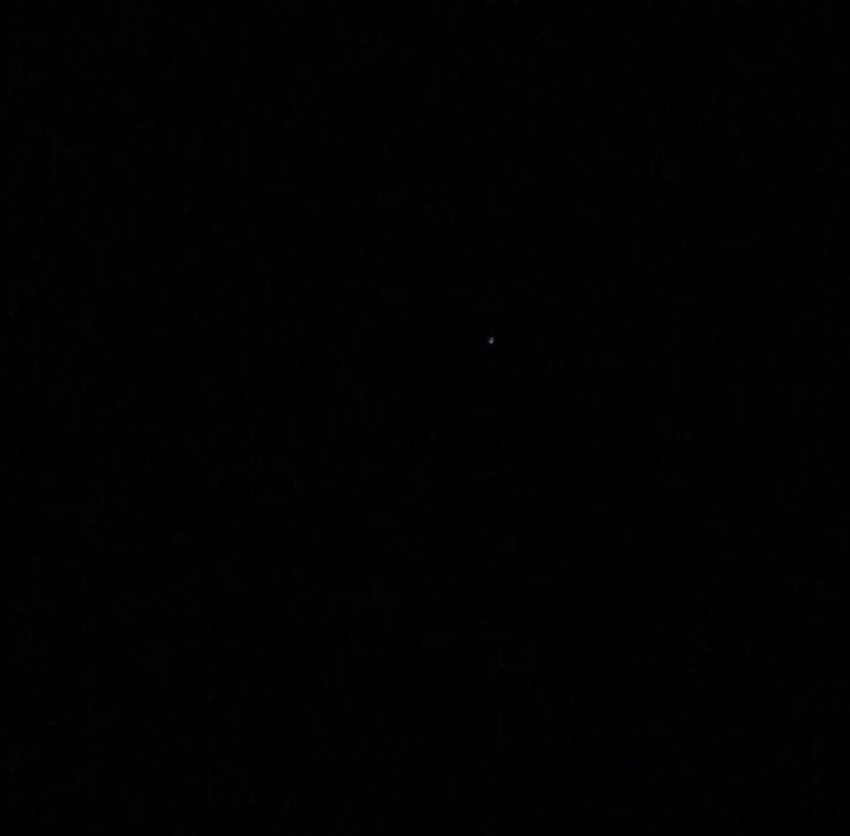 Geluidsloze lichtbol die steeds feller werd en langzaam verdween. foto