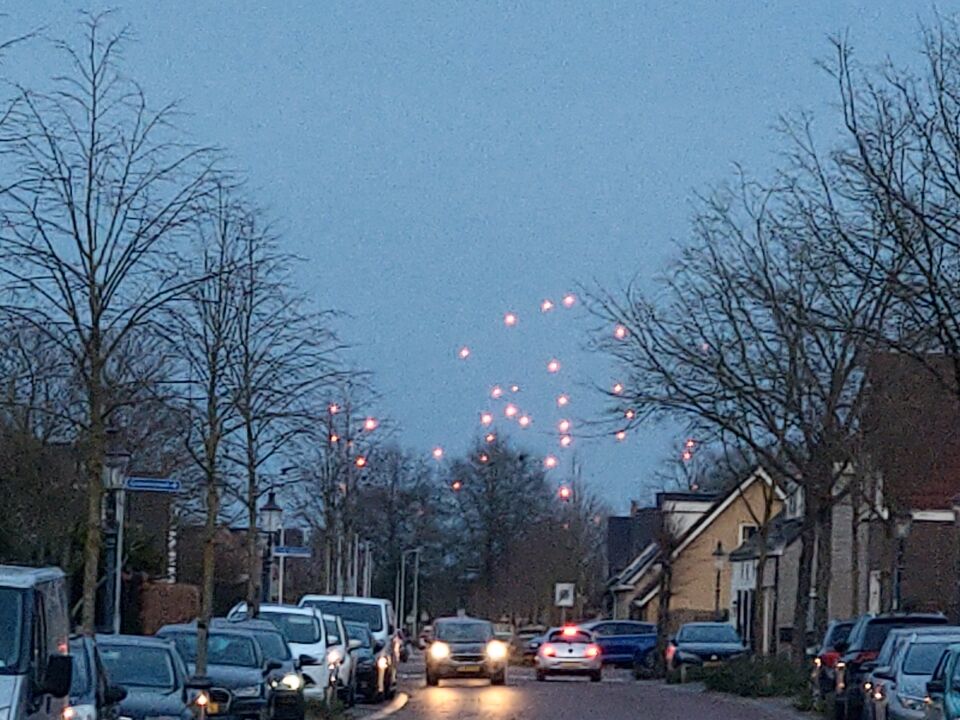 Honderden rode lichten gezien vanuit Etten-leur in de richting van Breda foto