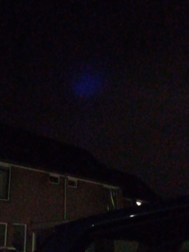 Blauw licht boven huis zwolle foto