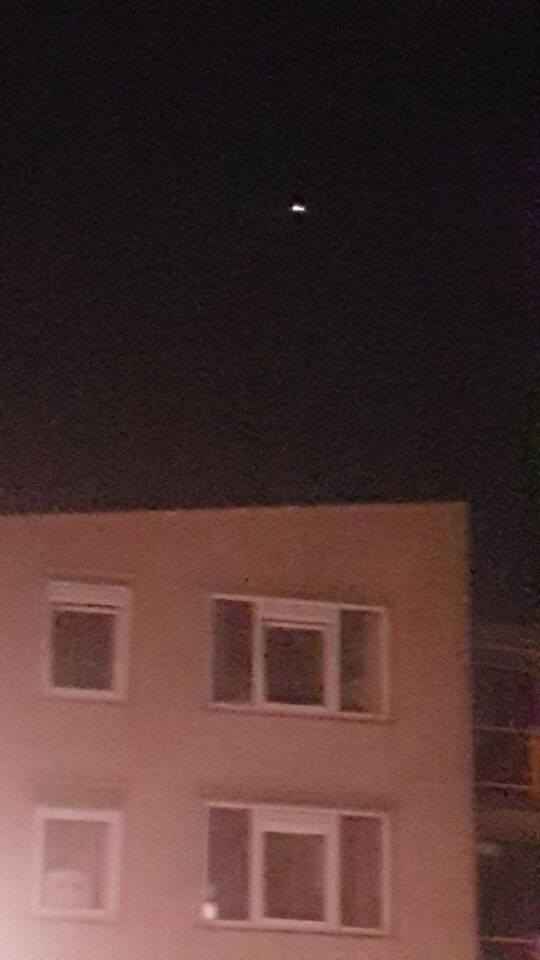Ik zag een wit bolletje die aan het veranderd in een.ovaal en toen in een witte foto