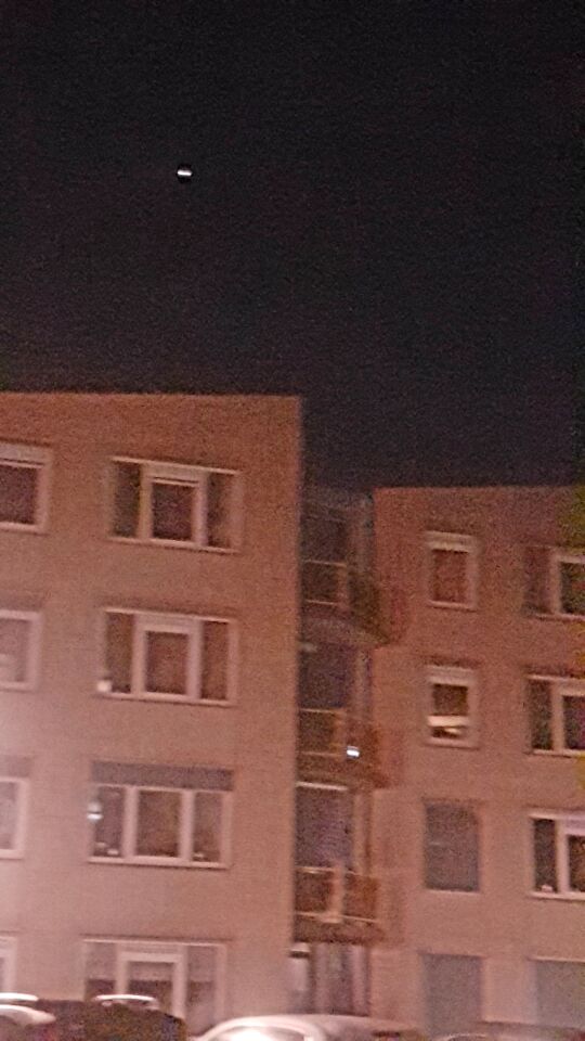Ik zag een wit bolletje die aan het veranderd in een.ovaal en toen in een witte foto