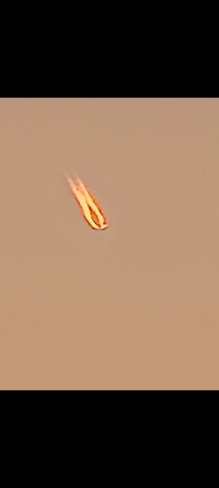 Vuurbal in de lucht gespot in arnhem foto