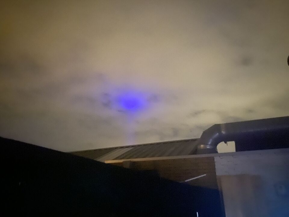 Blauw licht dat af en toe rustig bewoog foto