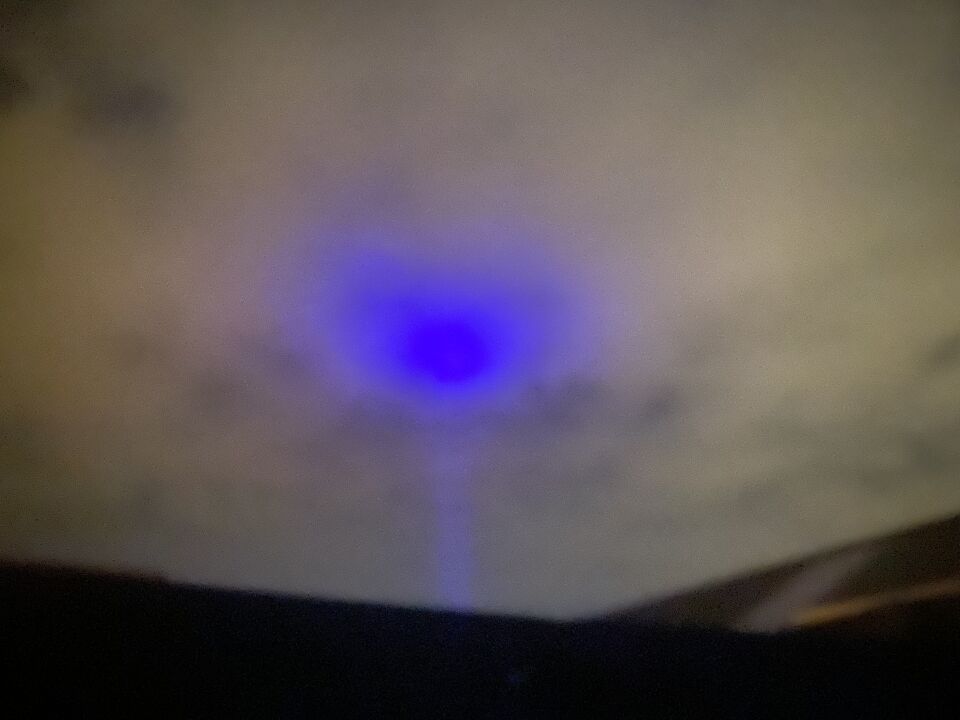 Blauw licht dat af en toe rustig bewoog foto