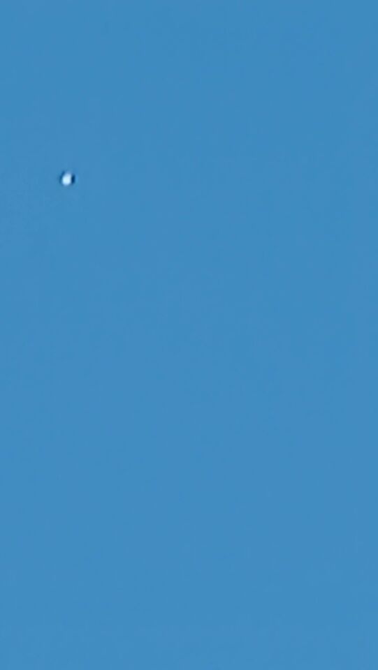 3 witte bollen bij elkaar die samen een steeds groeiende driehoek vormde foto