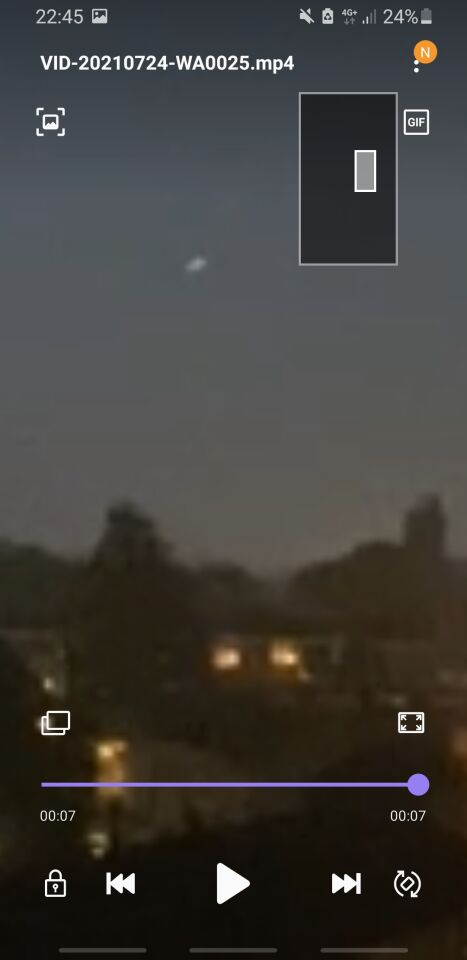 Zig-zaggende lichtbol boven Meppel foto