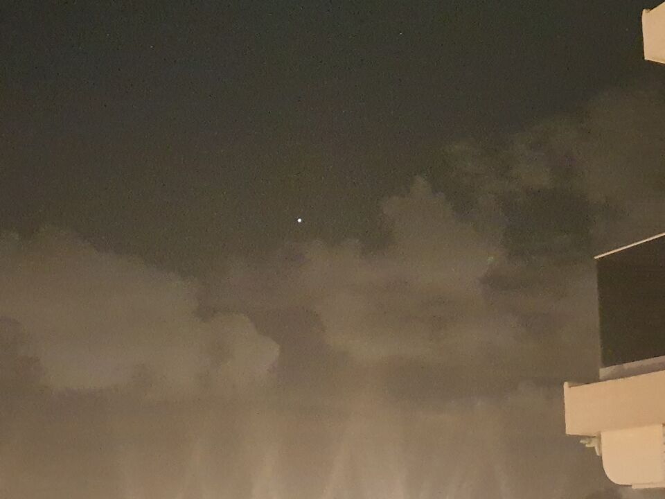 23:30 uur de eerste waarneming en 0:30 uur de tweede waarneming. foto