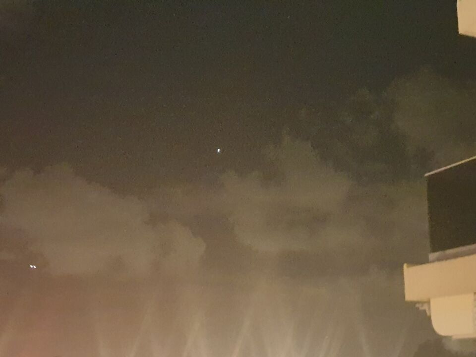 23:30 uur de eerste waarneming en 0:30 uur de tweede waarneming. foto