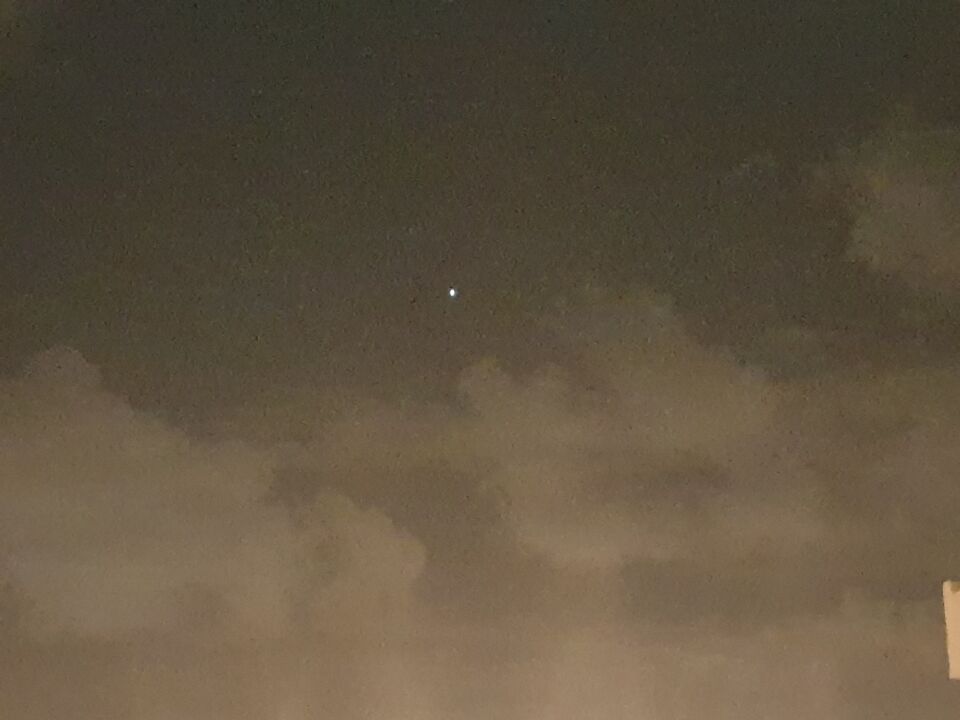 23:30 uur de eerste waarneming en 0:30 uur de tweede waarneming. foto