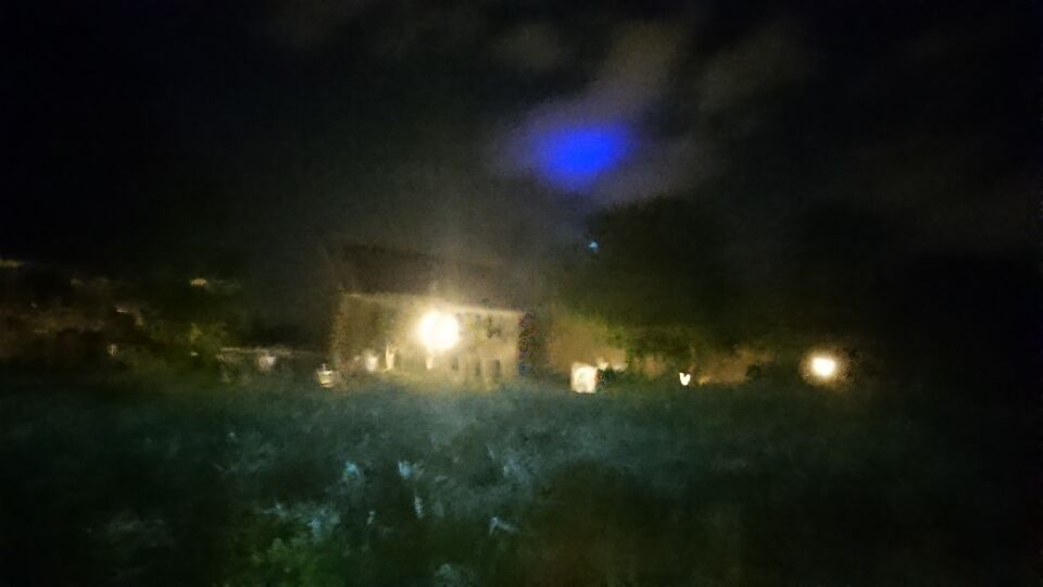 Paarse lichtgevende bol foto