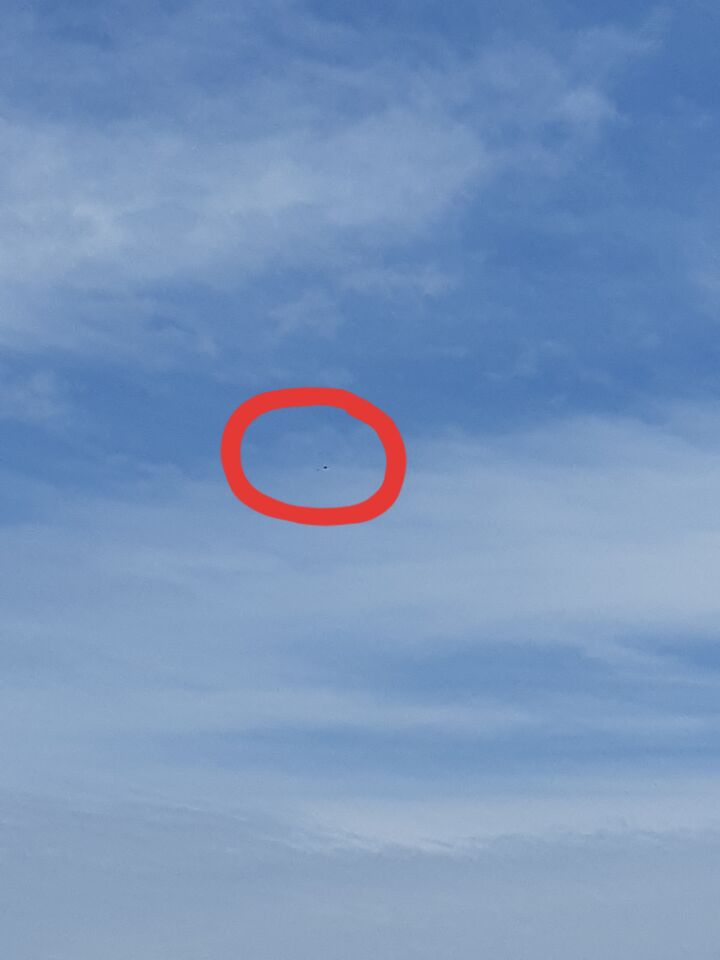 2 Donkere vierkante objecten foto
