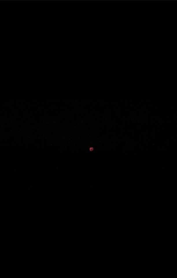 Rood en blauw knipperend licht stilstaand en bewegend foto