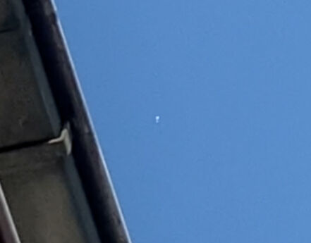 Sterk reflecterend object boven Eindhoven foto