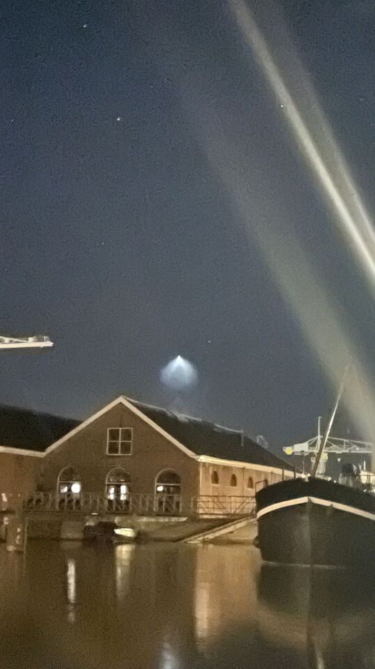 Ronde lichtbron met een driehoekige projectie foto