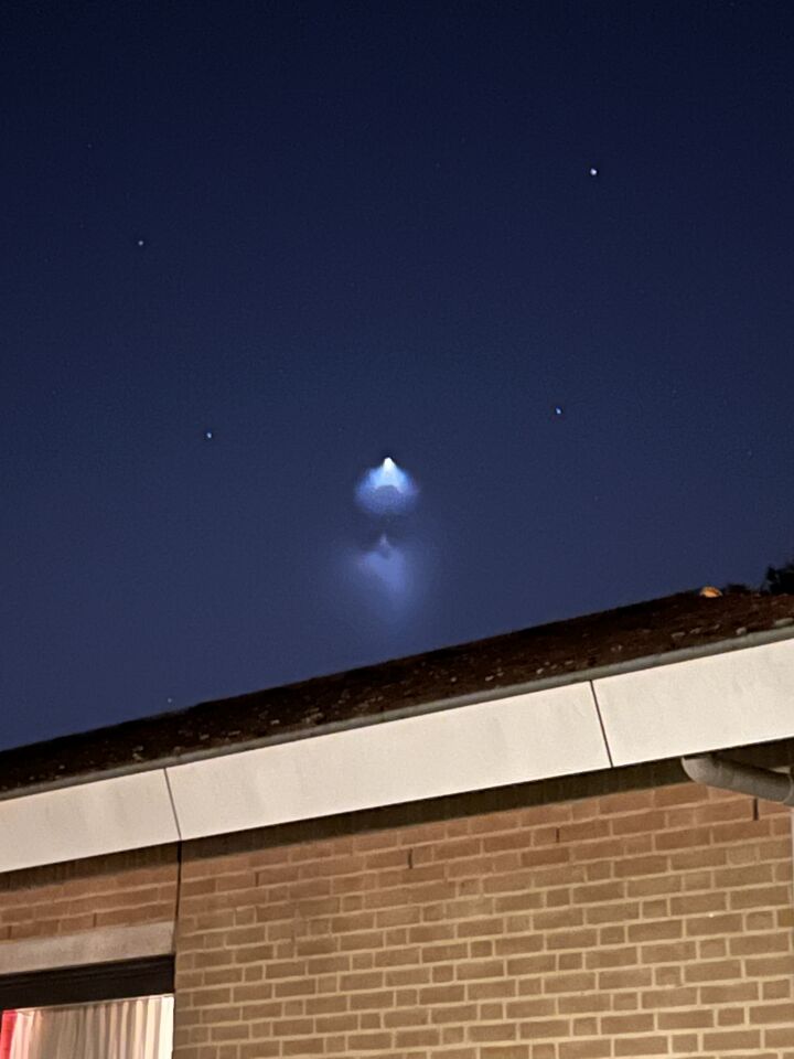 Licht vol die vierkant naar beneden scheen en bewoog langzaam foto