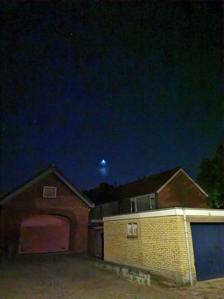 Felle lichtgevende driehoek foto