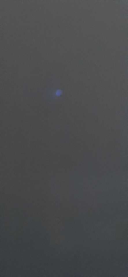 Twee blauwige lichtpuntjes die stabiel in de hemel bleven bleven foto