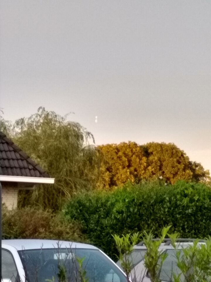 Twee gele bollen met verbindingsstuk. foto