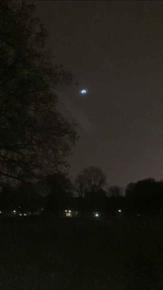 UFO met 5 lichten foto