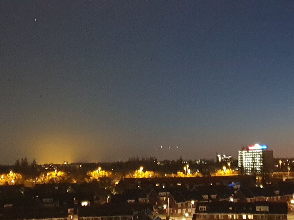 Rij felle lichtbollen op 1 lijn foto