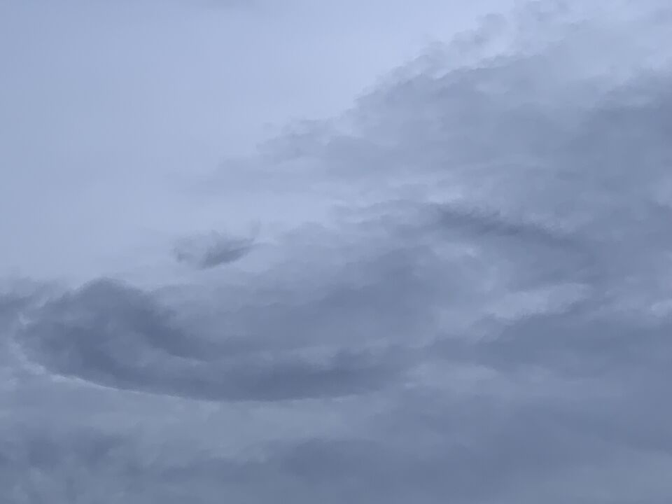 Perfecte cirkel (schijf-vormig) in wolkendek foto