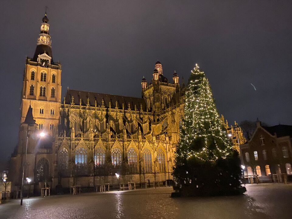 UFO boven St Jan in Den Bosch foto