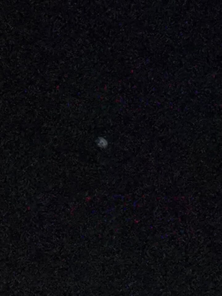 Object vloog schuinomhoog naar damkring foto