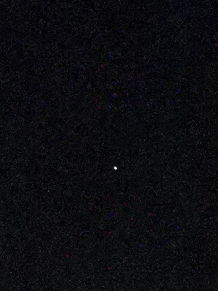 Object vloog schuinomhoog naar damkring foto
