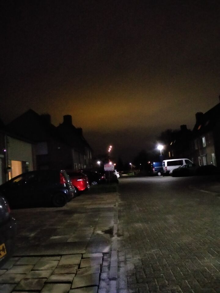 3 lichtpunten en alle 3 bewegen niet, maar verplaatsen wel in draaiende vorm foto