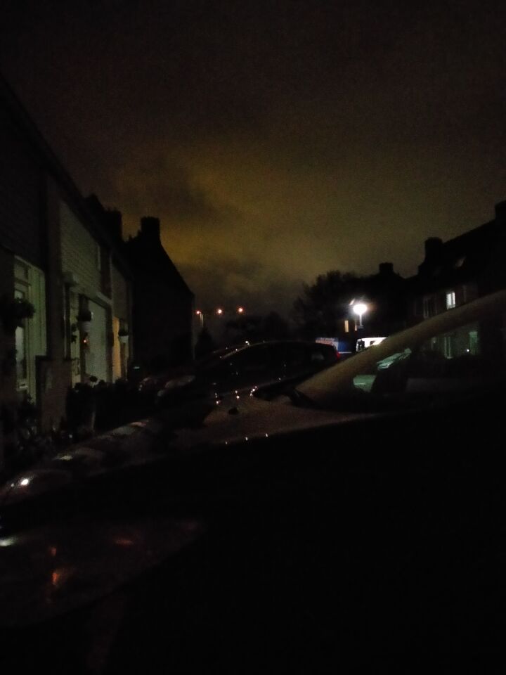 3 lichtpunten en alle 3 bewegen niet, maar verplaatsen wel in draaiende vorm foto