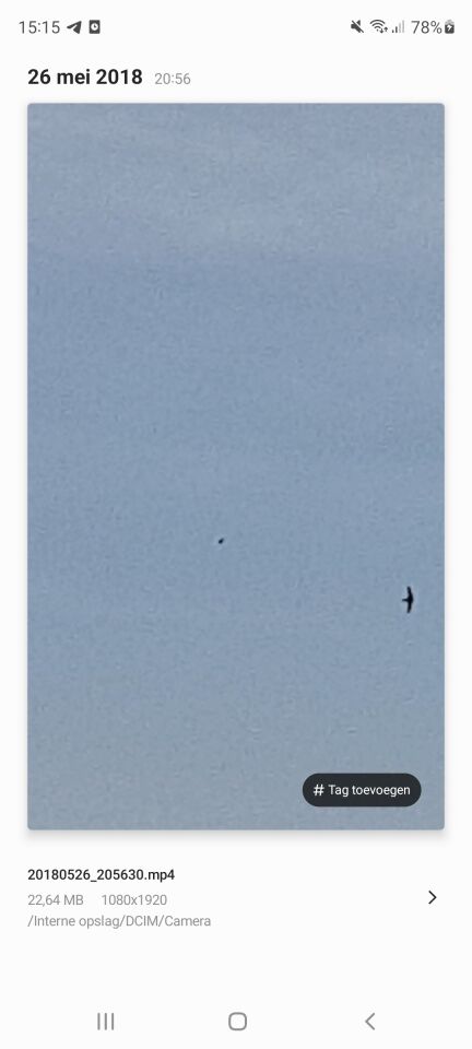 Een donker rond of andere vorm foto