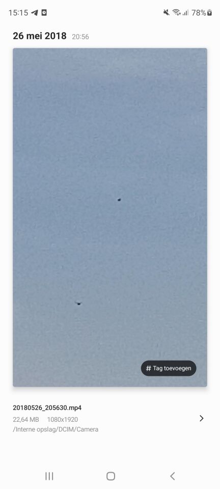 Een donker rond of andere vorm foto